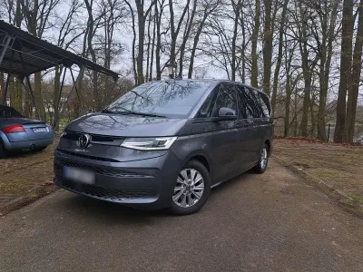 Gebraucht VW Multivan 205 PS (150 kW) 2024 Grau Van / Kleinbus