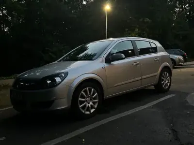 Gebraucht Opel Astra 105 PS (77 kW) 2004 Schwarz Limousine