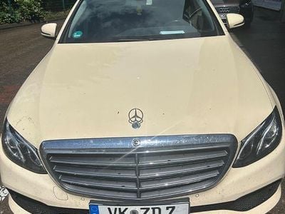 Mercedes E200