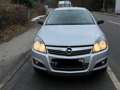 Gebraucht Opel Astra 110 PS (80 kW) 2009 Silber Kleinwagen
