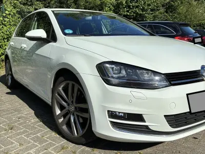 Gebraucht VW Golf VII Highline 125 PS (91 kW) 2015 Weiß Limousine