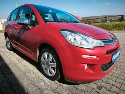 Usado Citroën C3 SELECTION 82 CV (60 kW) 2013 Rojo Utilitario