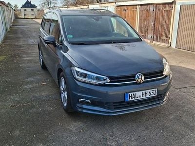 Gebraucht VW Touran Highline 150 PS (110 kW) 2022 Grau Van / Kleinbus