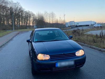 Blau Gebraucht 2002 VW Golf IV Kleinwagen | 1.499 € (Fairer Preis)