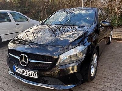 Gebraucht Mercedes A180 Style 122 PS (89 kW) 2017 Schwarz Limousine