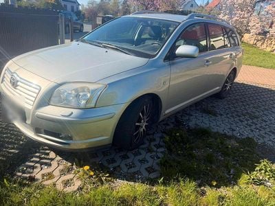 Second-hand Toyota Avensis 129 CP (94 kW) 2005 Break