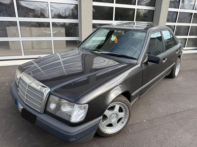 Gebraucht Mercedes 230 132 PS (97 kW) 1987 Limousine