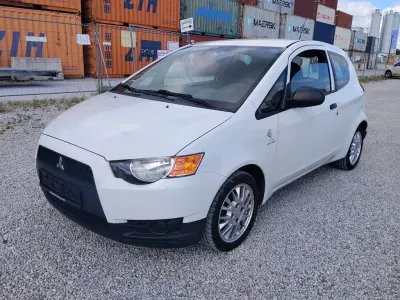 Gebraucht Mitsubishi Colt 75 PS (55 kW) 2010 Weiß Kleinwagen