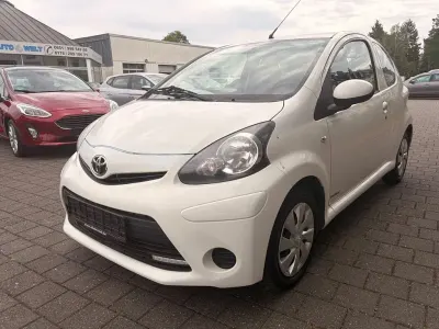 Gebraucht Toyota Aygo Cool 68 PS (50 kW) 2013 Weiß Kleinwagen