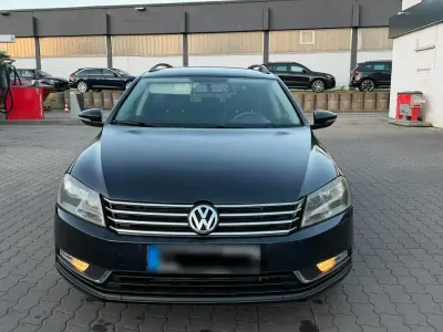 Gebraucht VW Passat 122 PS (89 kW) 2011 Schwarz Kombi