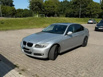Gebraucht BMW 318 143 PS (105 kW) 2009 Silber Limousine