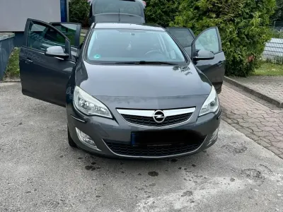 Gebraucht Opel Astra 101 PS (74 kW) 2011 Kleinwagen
