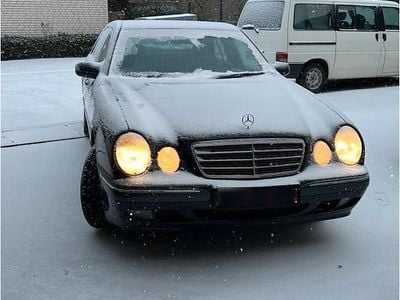 Gebraucht Mercedes E240 Elegance 170 PS (125 kW) 1999 Schwarz Limousine