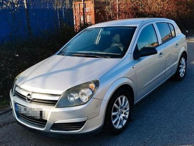 Gebraucht Opel Astra 100 PS (73 kW) 2005 Silber Kleinwagen
