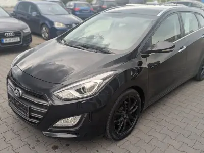 Gebraucht Hyundai i30 Premium 136 PS (100 kW) 2016 Schwarz Limousine