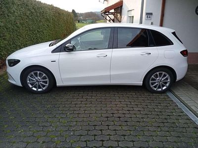 Gebraucht Mercedes B250 160 PS (117 kW) 2021 Weiß Van / Kleinbus