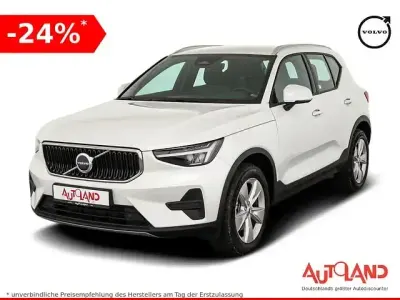 Neu Volvo XC40 Core 163 PS (119 kW) 2026 Crystalweissmet. SUV