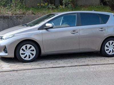 Gebraucht Toyota Auris Cool 99 PS (72 kW) 2015 Braun Limousine