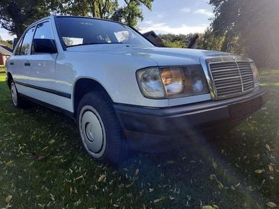 Weiß Gebraucht 1986 Mercedes 200 Limousine | 6.250 €