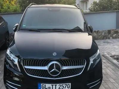 Gebraucht Mercedes V300 Avantgarde Edition 239 PS (175 kW) 2021 Schwarz Van / Kleinbus