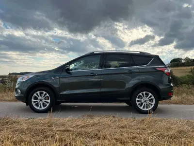 Gebraucht Ford Kuga 150 PS (110 kW) 2017 Grün SUV