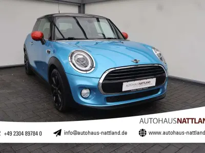 Gebraucht Mini Cooper Chili 136 PS (100 kW) 2019 Electric blue Kleinwagen
