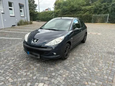Gebraucht Peugeot 206+ Style 60 PS (44 kW) 2011 Grau Kleinwagen