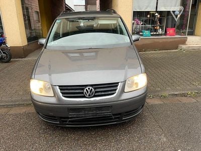 Grau Gebraucht 2004 VW Touran Trendline Van / Kleinbus | 2.000 € (Fairer Preis)