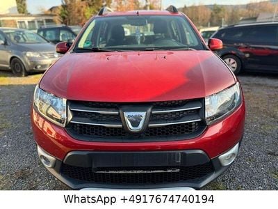 Rot Gebraucht 2015 Dacia Sandero Prestige Limousine | 4.650 € (Superpreis)