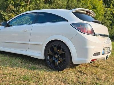 Weiß Gebraucht 2009 Opel Astra GTC OPC Limousine | 7.999 € (Etwas zu teuer)