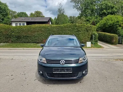Gebraucht VW Touran Comfortline 105 PS (77 kW) 2015 Grün Van / Kleinbus