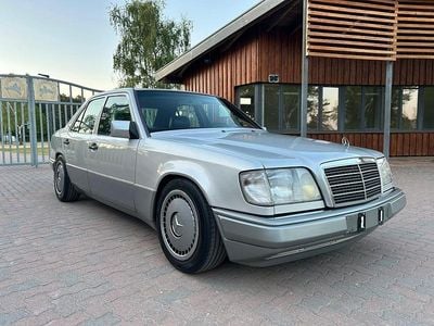 Second-hand Mercedes E280 193 CP (141 kW) 1995 Argintiu Berlinǎ