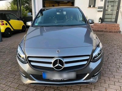 Gebraucht Mercedes B220 2018 Silber Van / Kleinbus