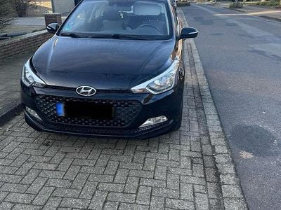 Gebraucht Hyundai i20 Active 75 PS (55 kW) 2016 Schwarz Kleinwagen