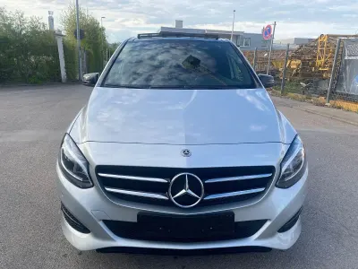 Używany Mercedes B200 Edition 136 KM (100 kW) 2018 Srebrny Minivan