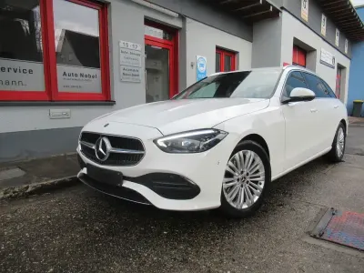 Gebraucht Mercedes C220 Avantgarde 197 PS (144 kW) 2023 Weiß Limousine