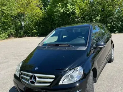 Używany Mercedes B170 116 KM (85 kW) 2009 Czarny Minivan