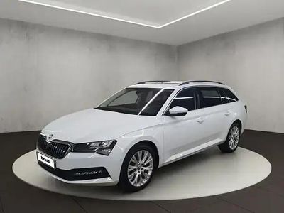 Gebraucht Skoda Superb Ambition 150 PS (110 kW) 2023 Moonweiß perleffekt Kombi