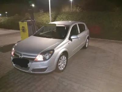 Usado Opel Astra 80 HP (58 kW) 2005 Prateado Citadino