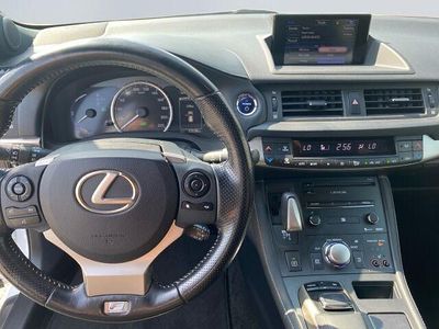 Lexus CT200h