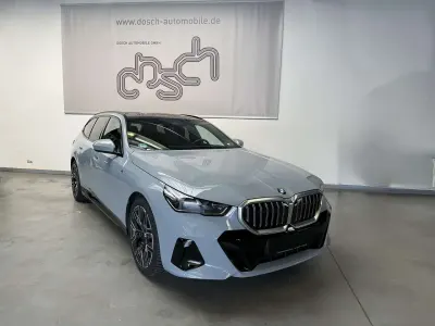 Gebraucht BMW 540 M Sport 303 PS (222 kW) 2025 Brooklyn grau Kombi