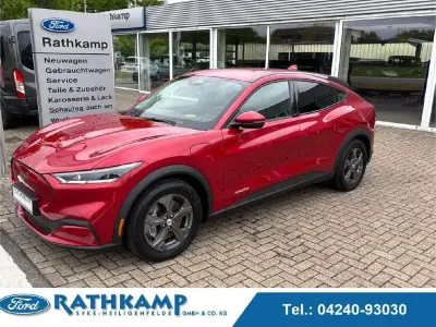 Gebraucht Ford Mustang Mach-E Basis 197 kW (269 PS) 2022 Lucidrot metallic SUV