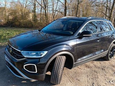 Second-hand VW T-Roc Move 150 CP (110 kW) 2023 Negru SUV