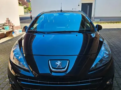 Gebraucht Peugeot 207 CC Roland Garros 120 PS (88 kW) 2014 Schwarz Cabrio