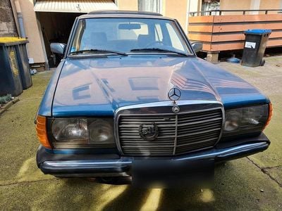 Gebraucht Mercedes 240 72 PS (52 kW) 1983 Blau Limousine