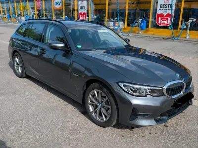 Gebraucht BMW 330e 292 PS (214 kW) 2022 Grau Kombi