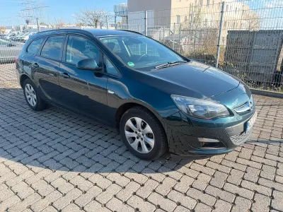 Gebraucht Opel Astra 140 PS (102 kW) 2015 Grün Kombi
