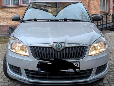 Silber Gebraucht 2011 Skoda Fabia Kleinwagen | 4.000 € (Fairer Preis)