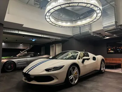 Second-hand Ferrari 296 829 CP (609 kW) 2025 Alb Cabrio