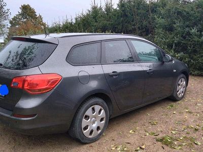 Gebraucht Opel Astra Edition 115 PS (84 kW) 2011 Grau Kombi